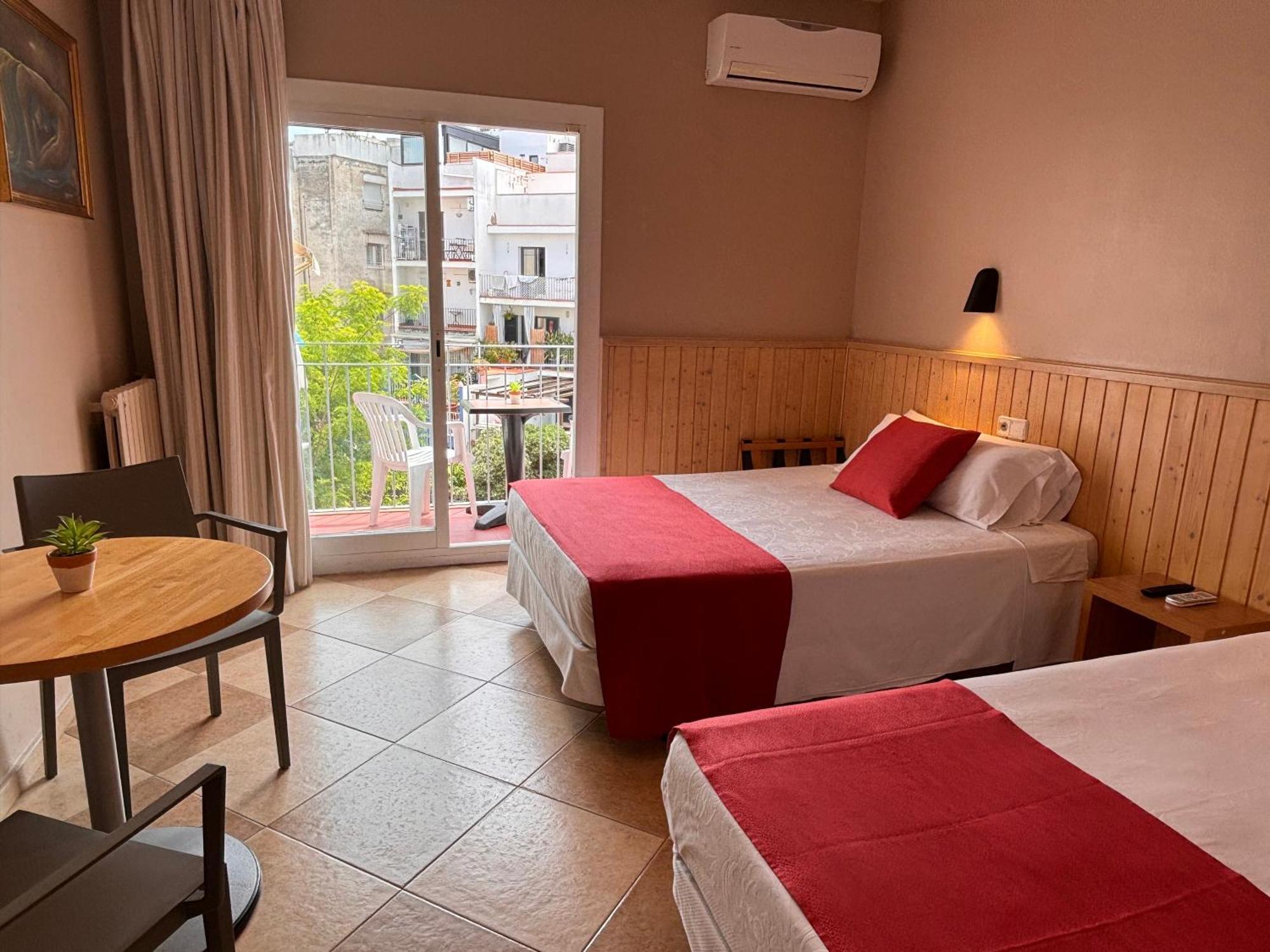 Hotel Piccadilly Sitges Exterior photo